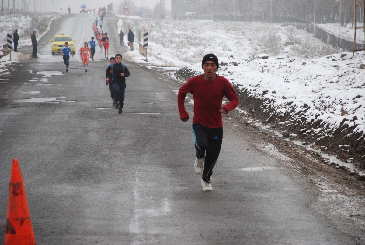 Muş\'ta Okullar Arası Atletizm Müsabakası