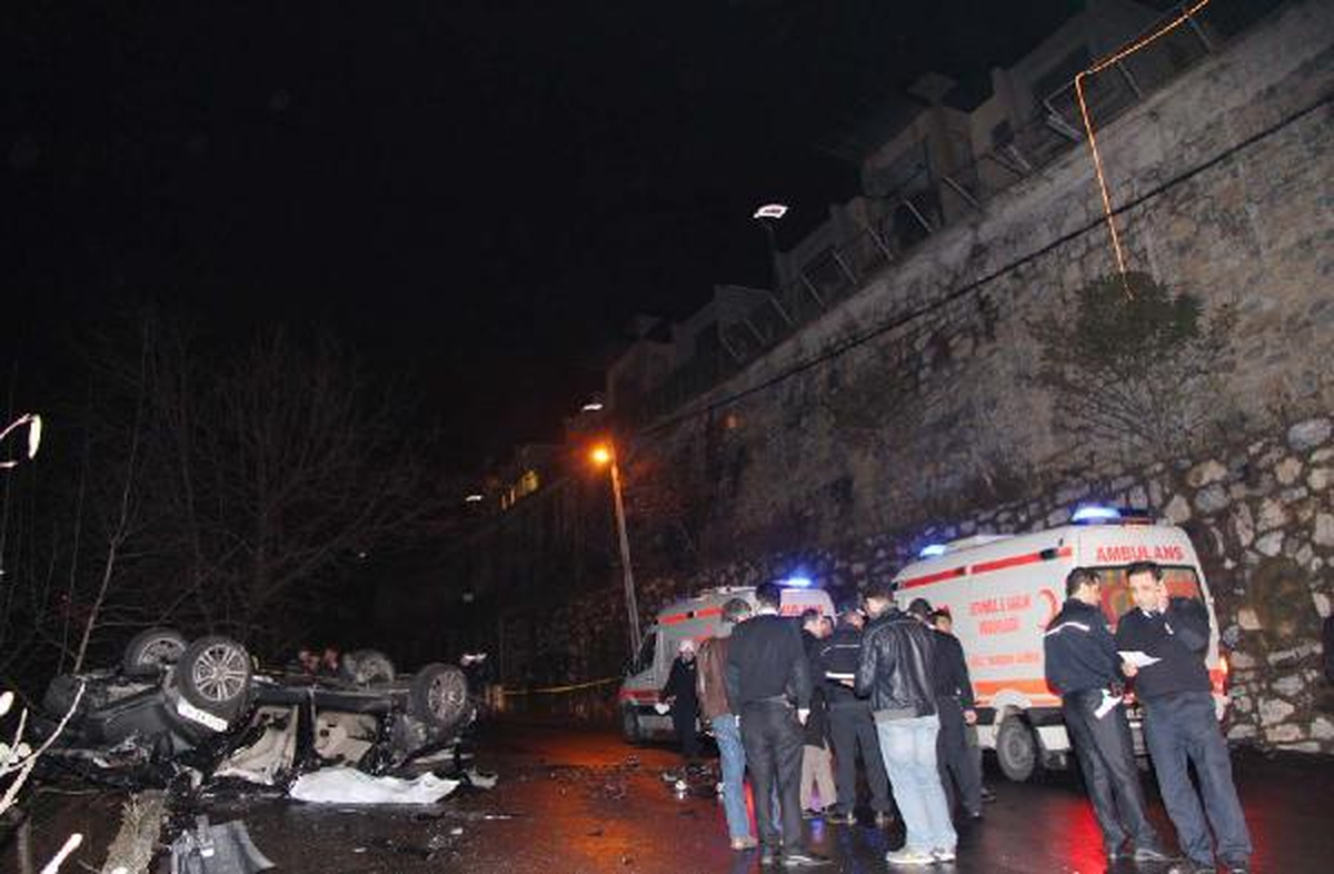 Sarıyer\'de Lüks Cip 12,5 Metreden Uçtu