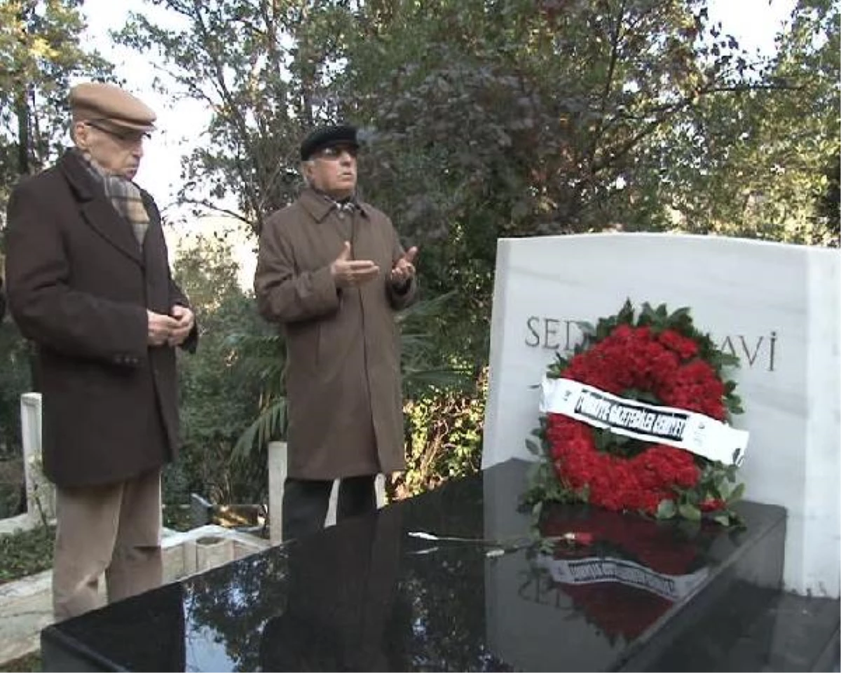 Sedat Simavi, Mezarı Başında Anıldı