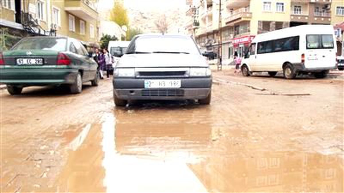 Silvan\'da Vatandaşın Çamur Çilesi