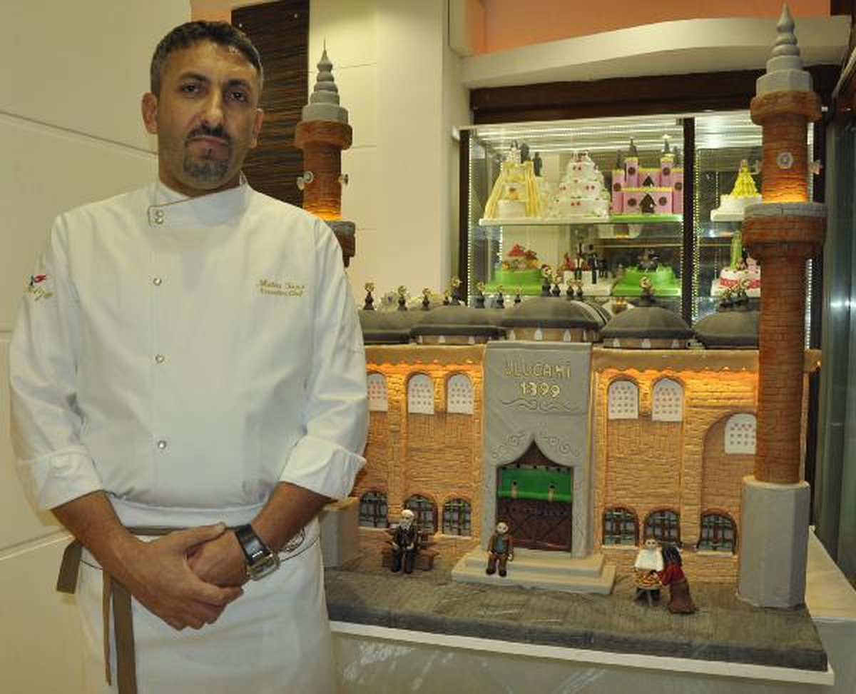 Ulucami\'nin Şeker Hamurundan Maketini Yaptı