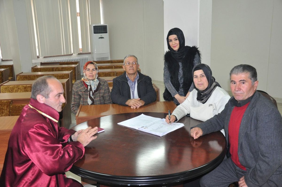 10 Yıl Önce Boşandığı Eşiyle 12.12.2012\'de Yeniden Evlendi