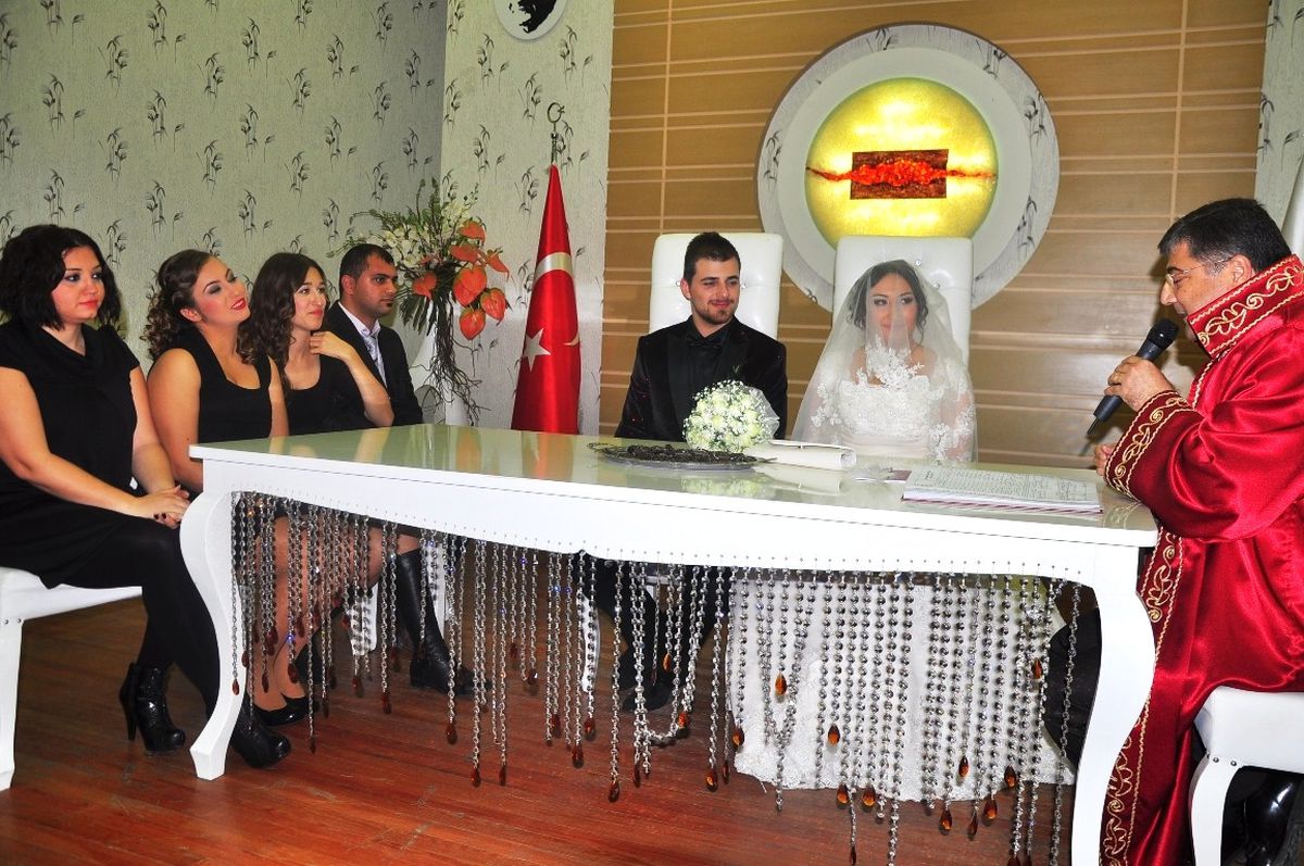 12.12.12\'de İlkokul Aşkıyla Evlendi