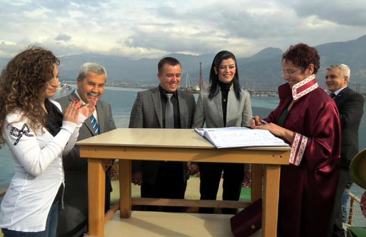 12.12.2012\'de Teknede Nikah Kıydılar