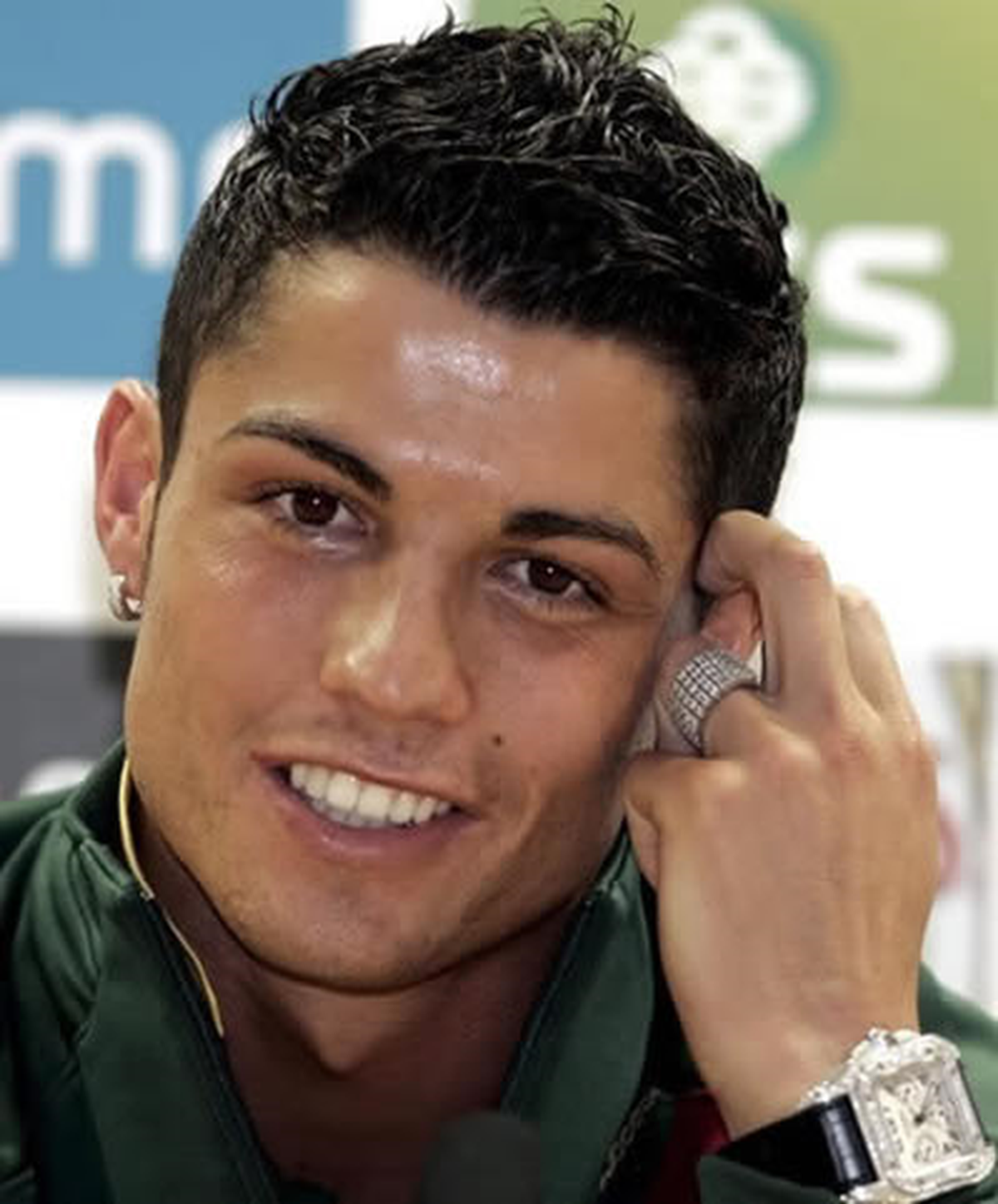 "2012 Yılı İnsan Hakları Onur Ödülü" Ronaldo\'ya