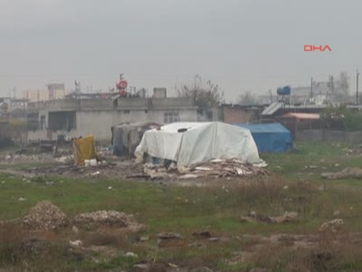 Çadırla Çamur Arasında Sıkışan Hayatlar