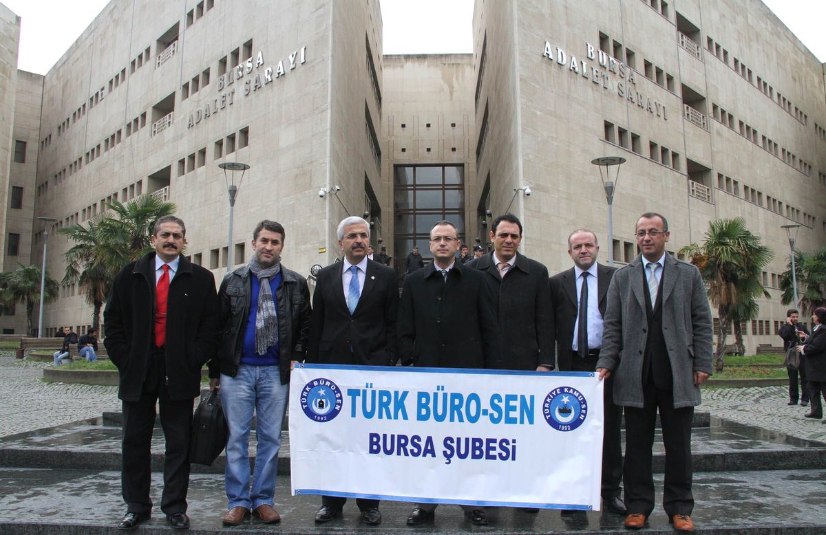 Adliye Önünde Adalet İstediler