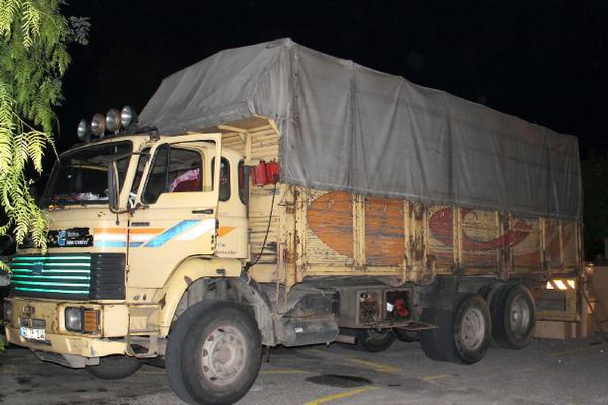 Alanya\'da Kaçak Sigara Kağıdı Operasyonu