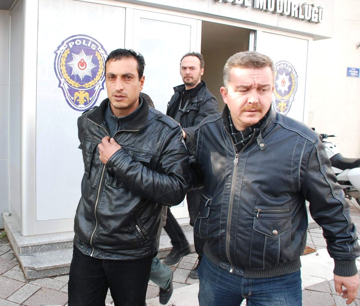 Aranan Şahıslar Yakalandı