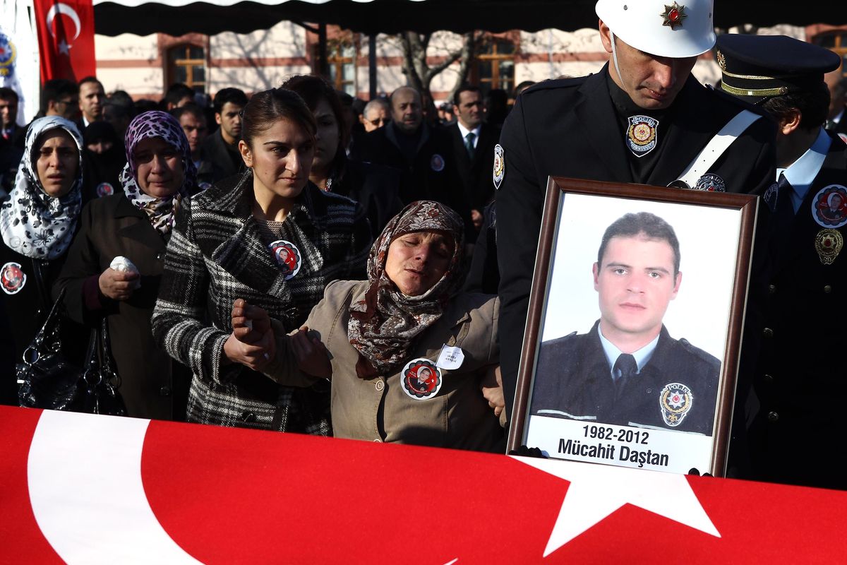 Astronomi Mezunu Şehit Polise Veda