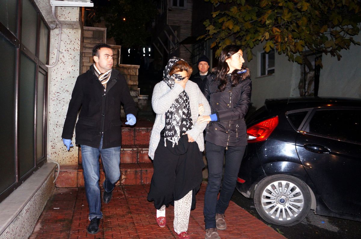 Beyoğlu Polisinin Yılbaşı Operasyonu Polis Kamerasında Yılbaşı Öncesi Beyoğlu\'nda Uyuşturucu...
