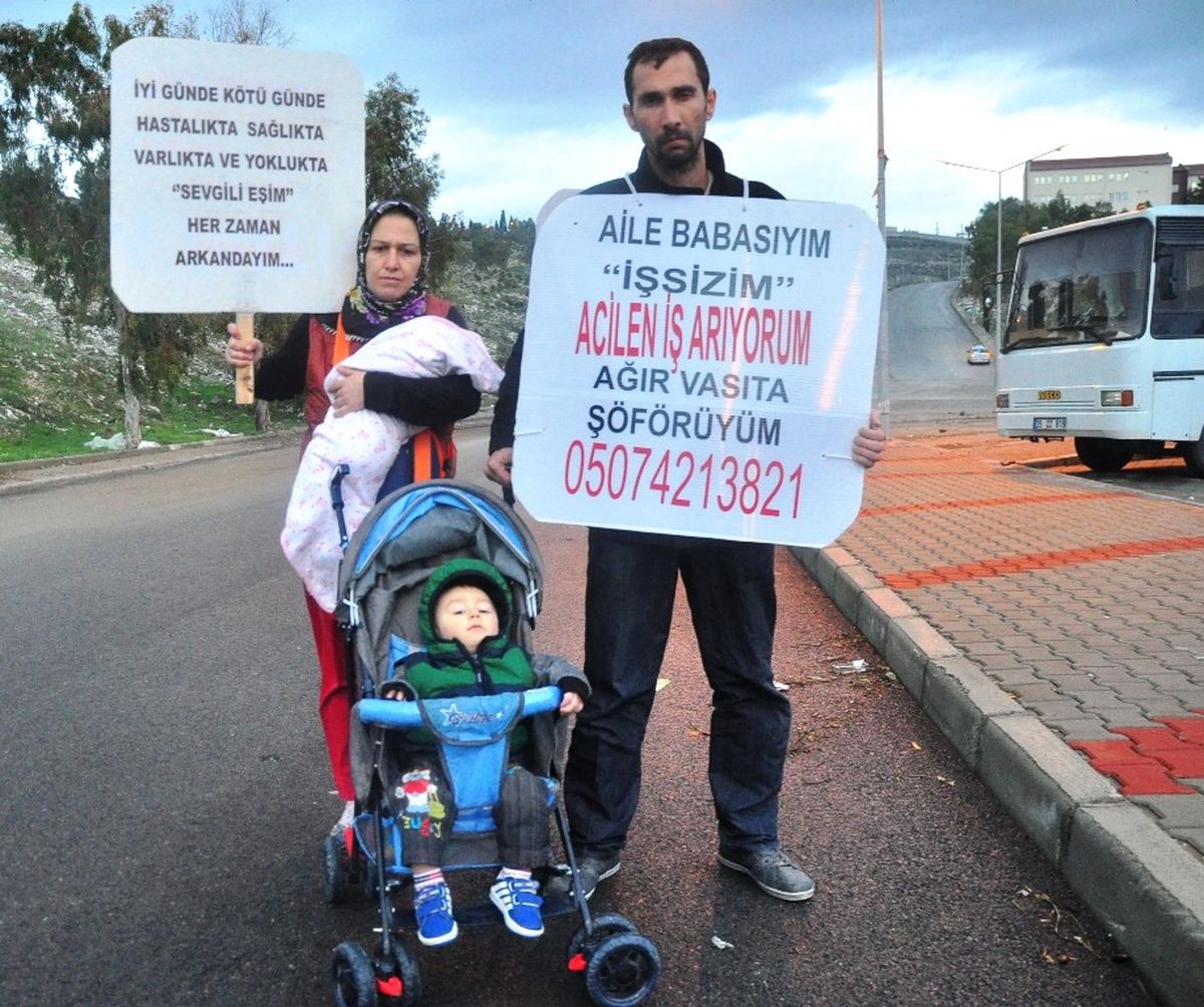Boynuna Tabela Asıp İş Arıyor