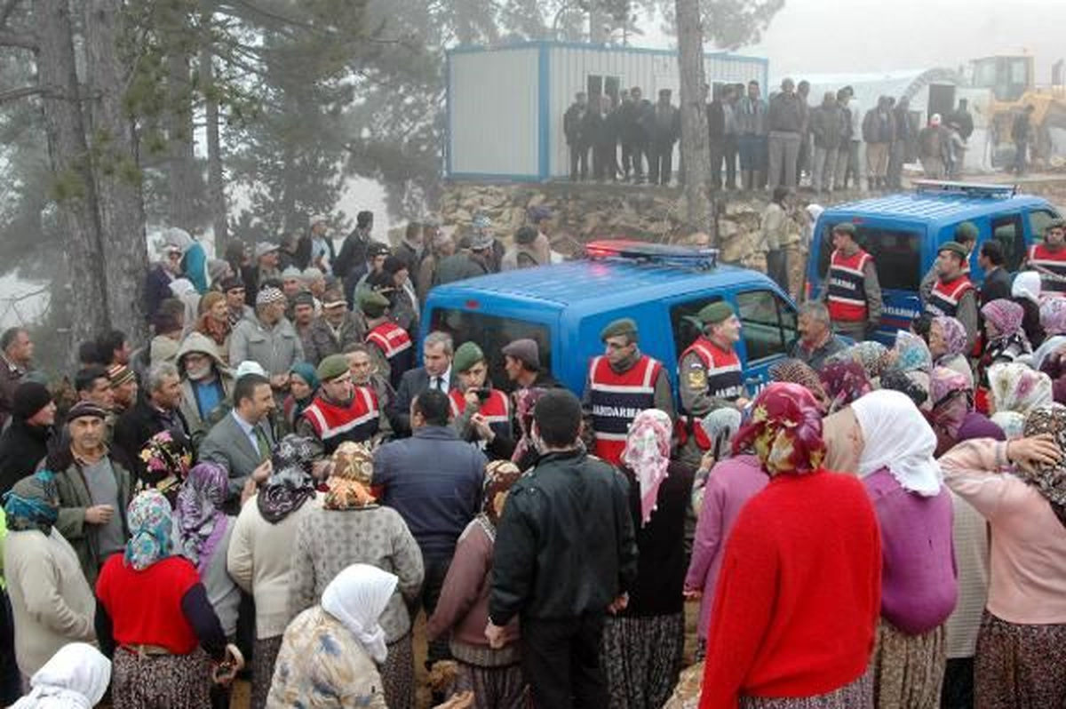 Burdur2mahalle Sakinleri Mermer Ocağını Bastı Hareketli Görüntüler