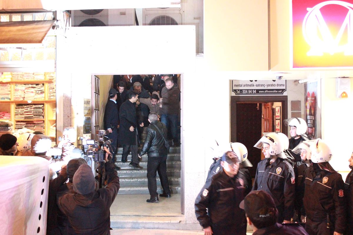 CHP\'den İşgalci Öğrencilere Destek