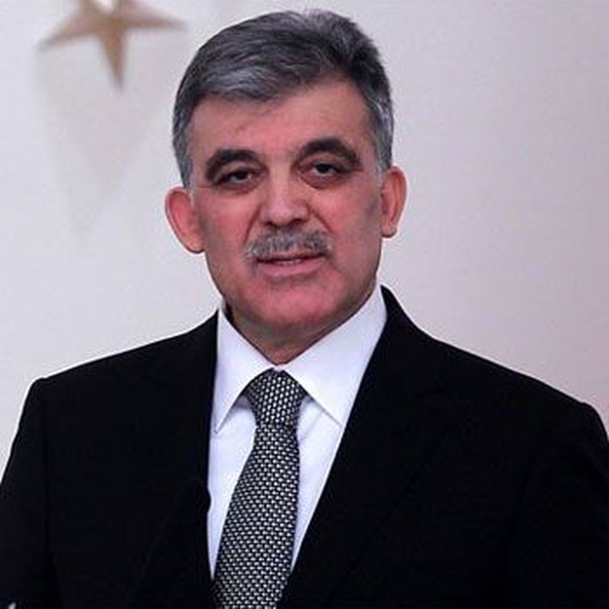 Gül, Bir Mahkumu Affetti