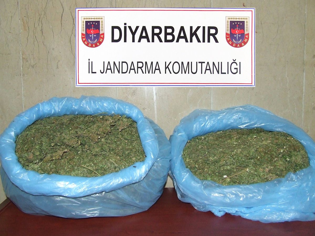 Diyarbakır\'da Esrar Kaçakçılığı Operasyonu
