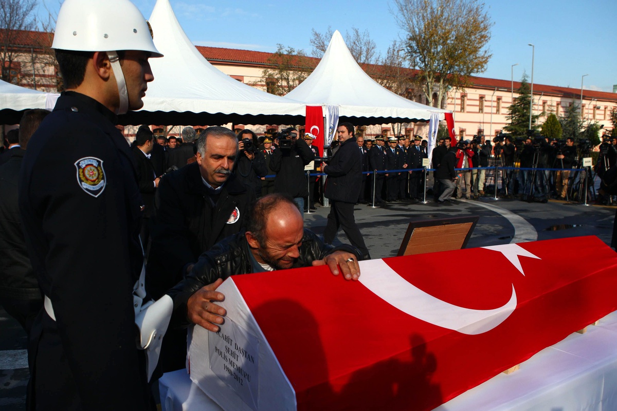 Astronomi Mezunu Şehit Polise Veda