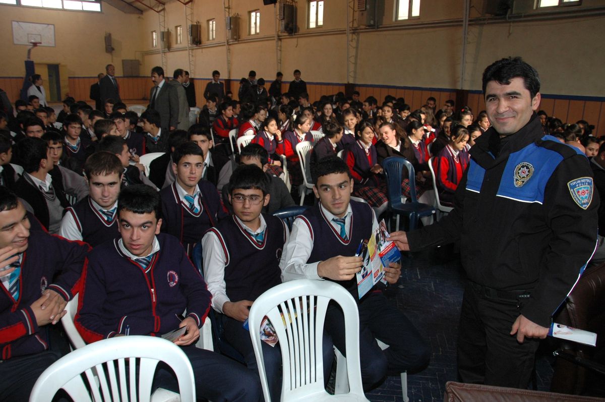 Elbistan\'da Bağımlılık Semineri Verildi