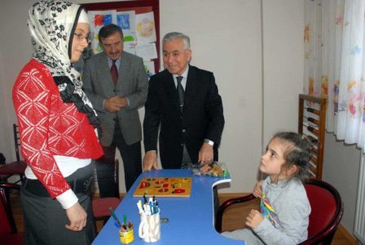 Engelli Çocukları Ziyaret Etti.