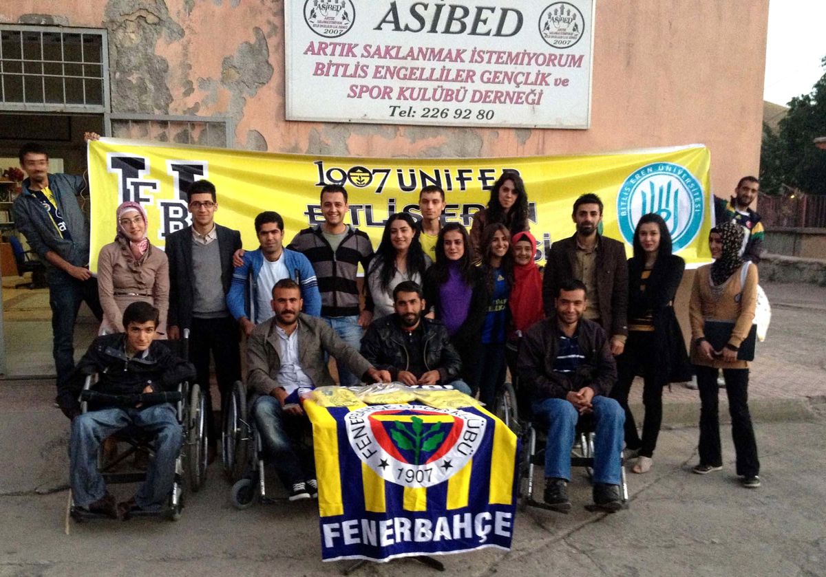 Fenerbahçelilerden Engelli Derneğine Ziyaret