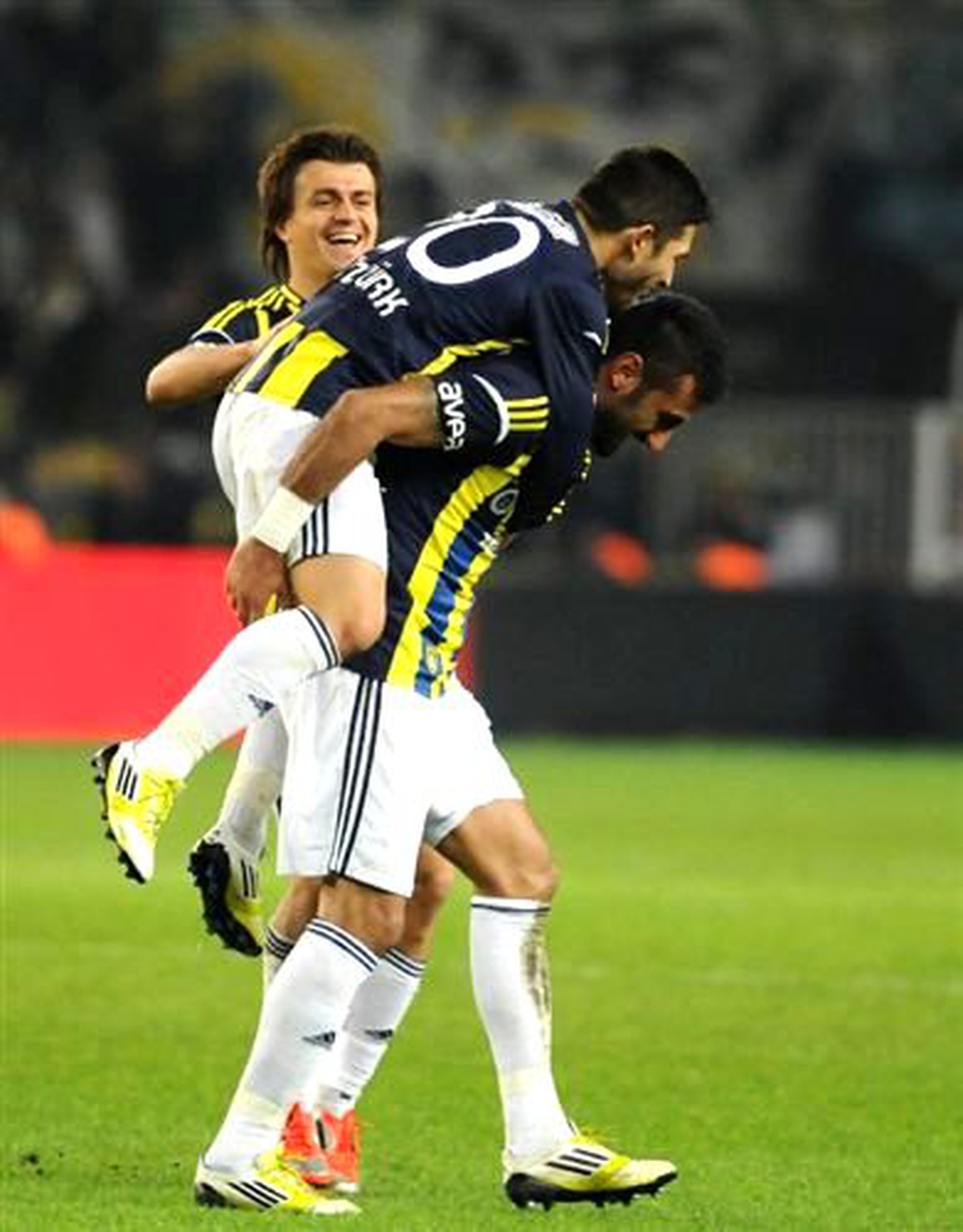 Göztepe\'yi 4-0 Yenen Fenerbahçe, Kupada Gruplara Kaldı