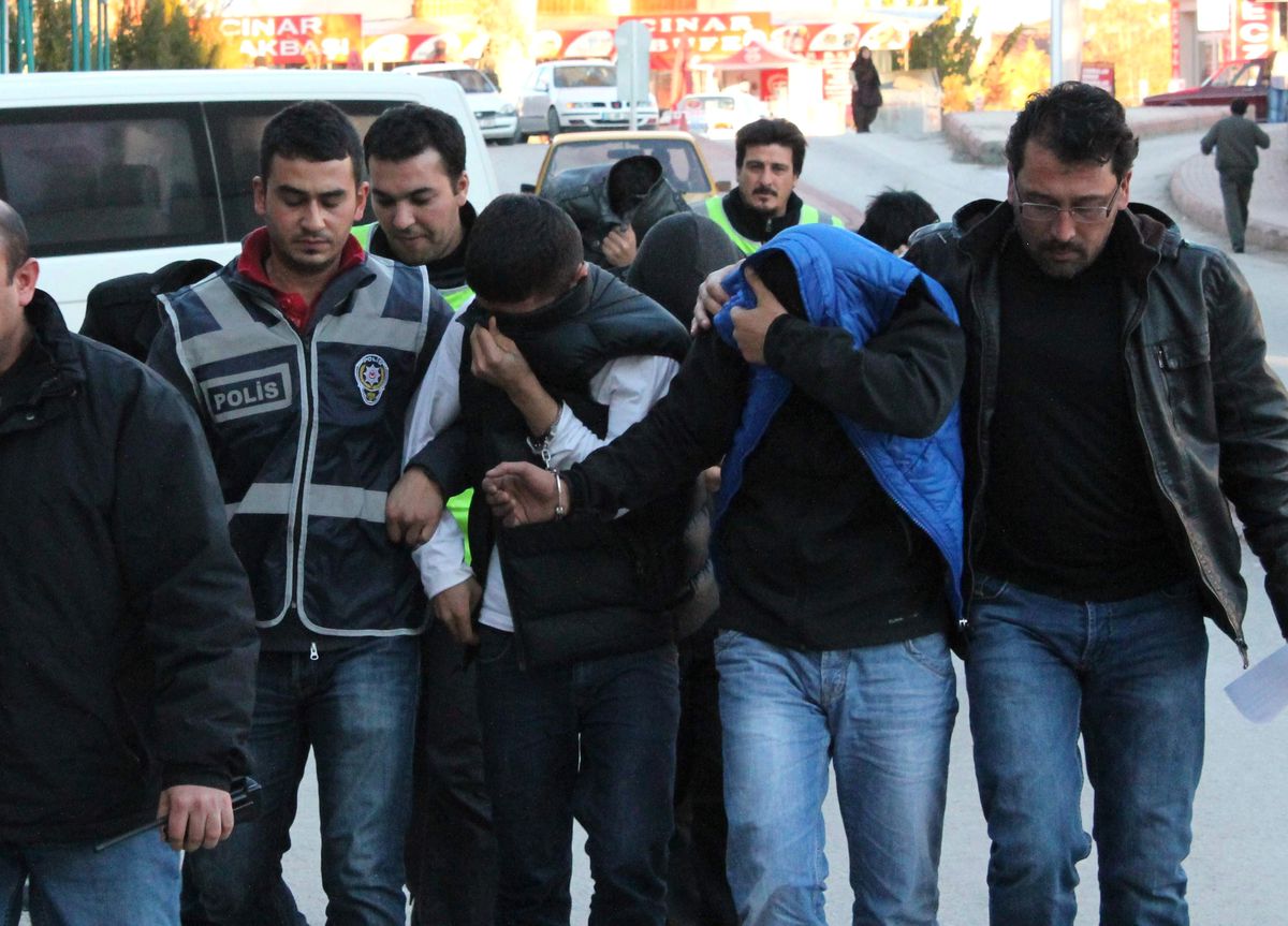 Hırsızlar Keçi ve Kuru Üzüm Çaldı