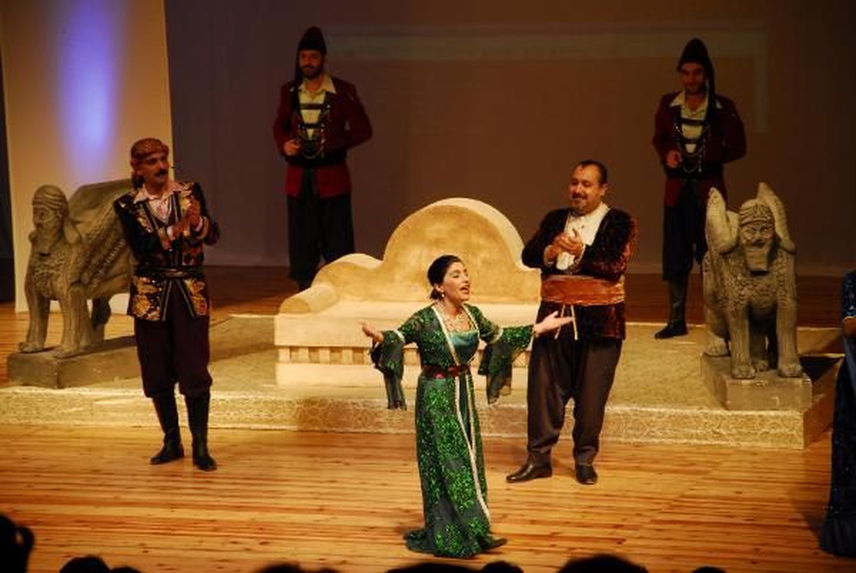 İzmir\'de Kürtçe Hamlet