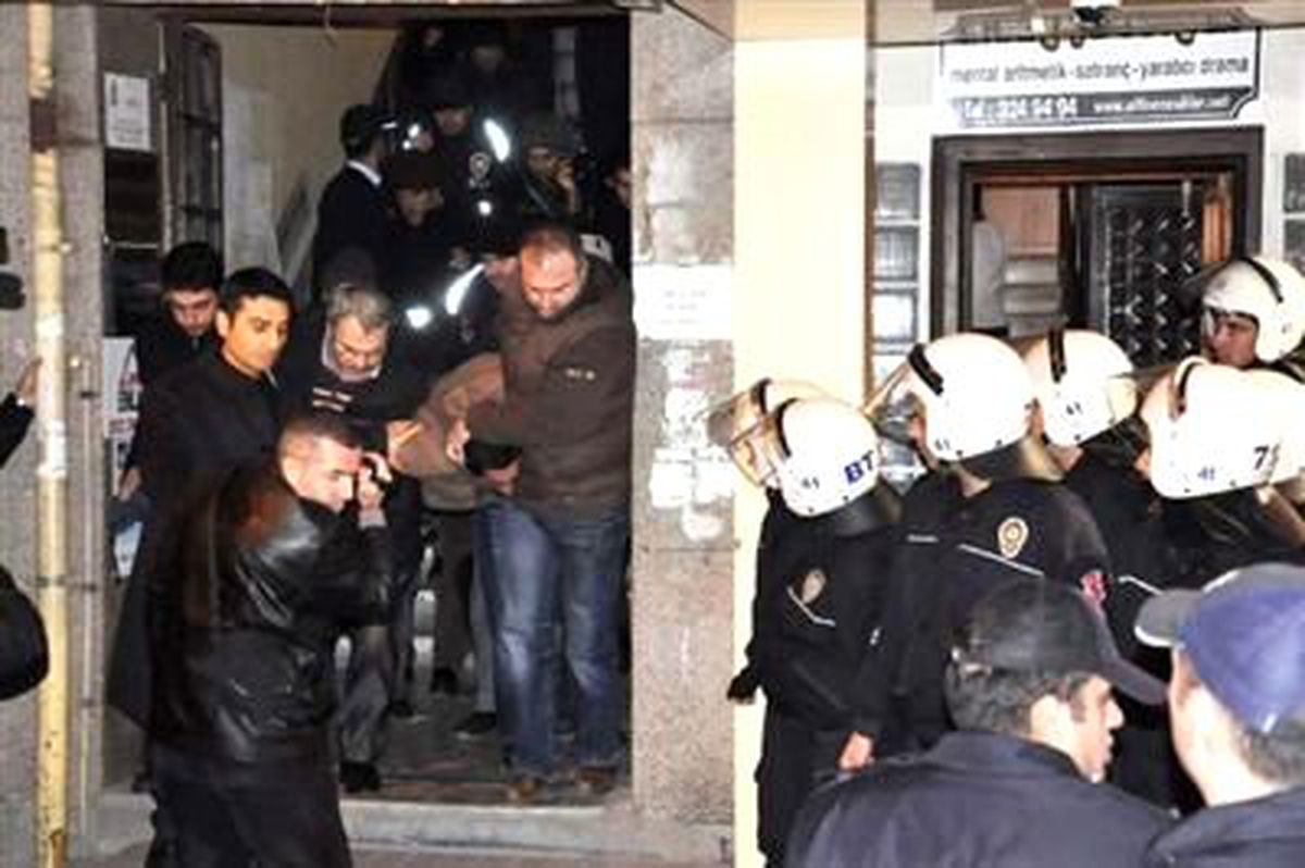 İzmit\'te Eylem Yapan Öğrencilere Gözaltı (3)