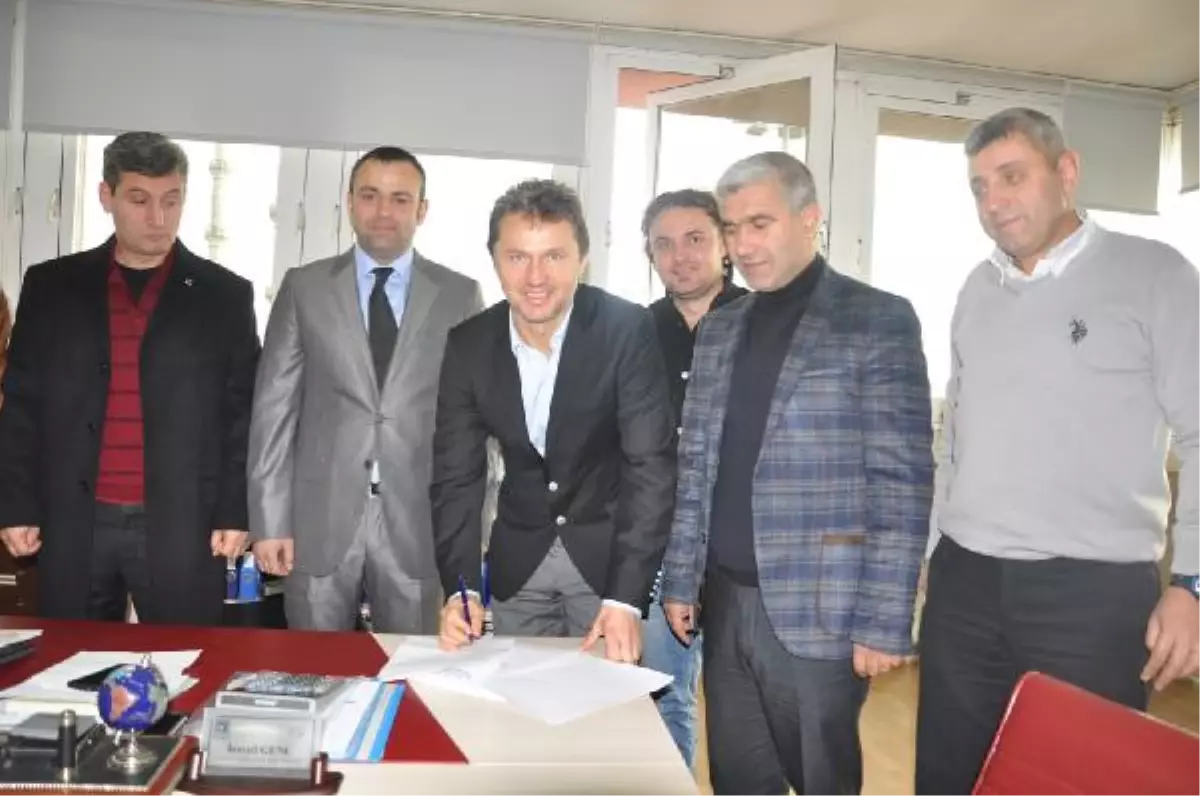 Kaan Dobra Orhangazispor'a İmzayı Attı