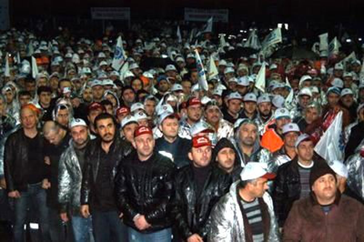 Kardemir İşçileri Çelik-İş Sendikasına Yetki Verilmesini Kutladı