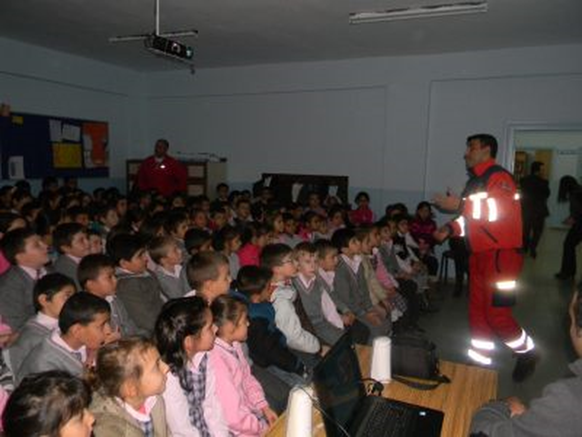 Kazalarda ve Afetlerde İlk Yardım Semineri Yalıköy\'de