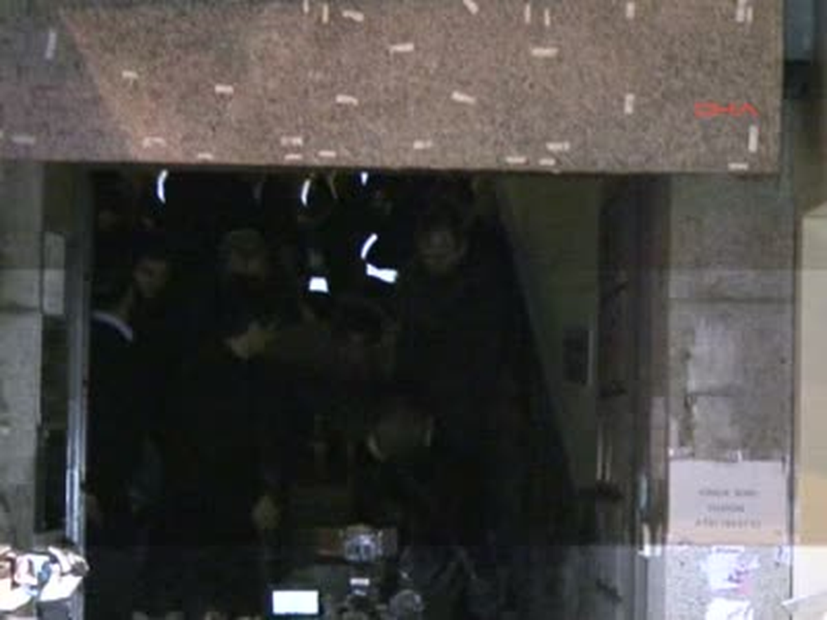 Kocaeli Gözaltına Alındılar "İzmit\'te Eylem Yapan Öğrencilere Gözaltı" Haberine Ek Gözaltına...