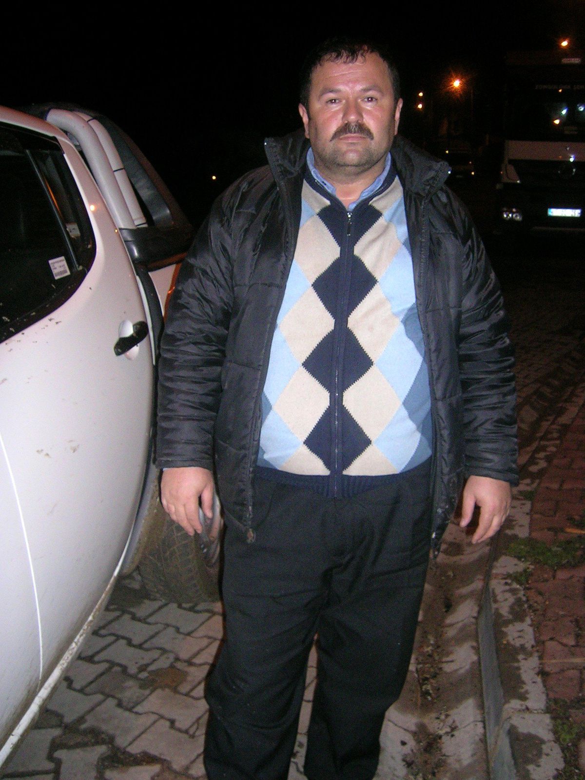Küre\'de Aç Kalan Kurtlar Köye İndi