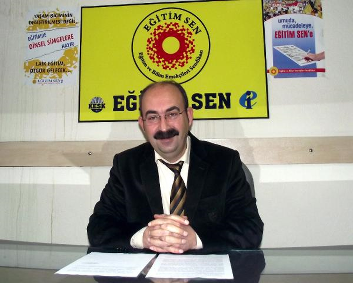 "Kız Öğrencilere Türban Dağıtıldı"