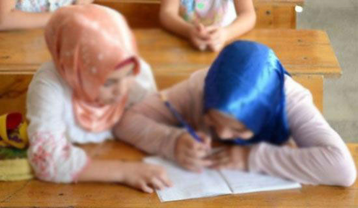 Lisede Kız Öğrencilere Türban Dağıtıldı İddiası (2)
