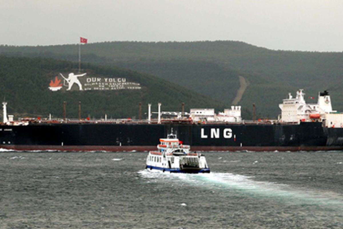 Lng Tankeri Çanakkale Boğazı\'ndan Geçti
