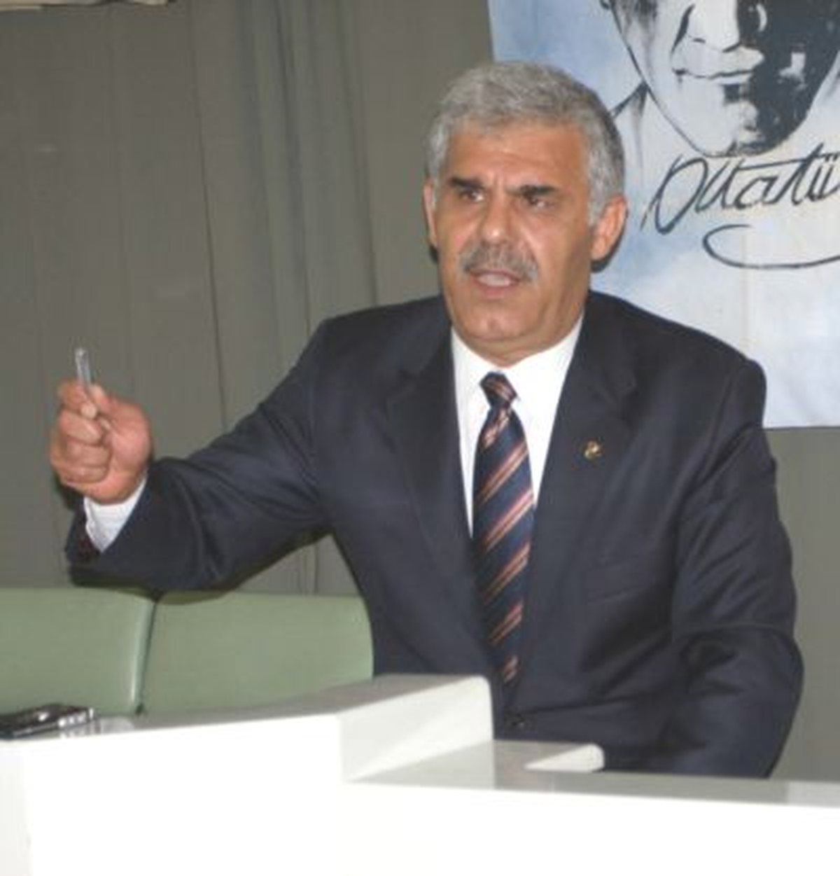 Mhp\'li Halaman: "İstifa Et, Irkçı Milletin Başbakanı Olmaktan Kurtul"