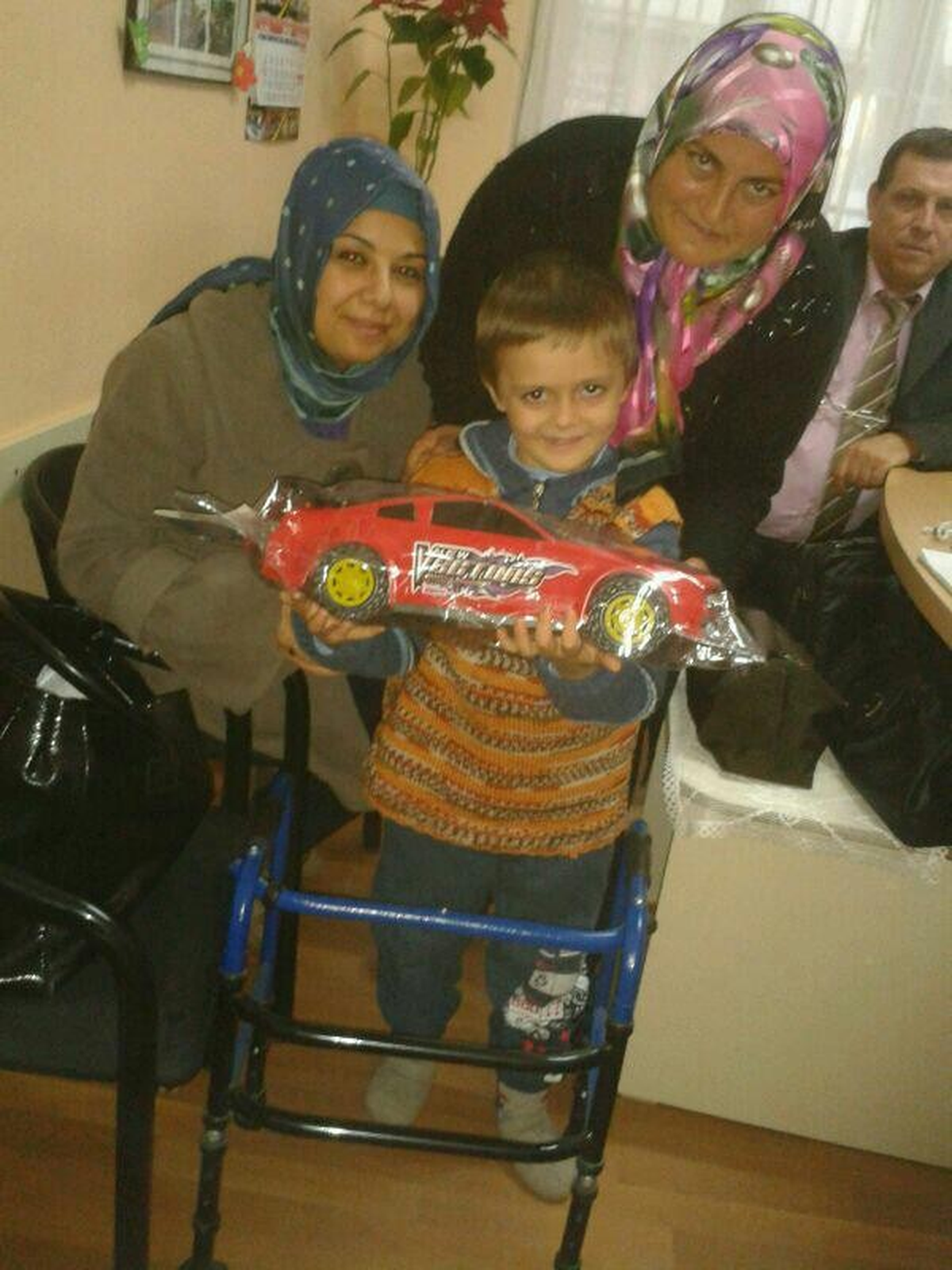 Minik Polat Kırmızı Arabasına Kavuştu