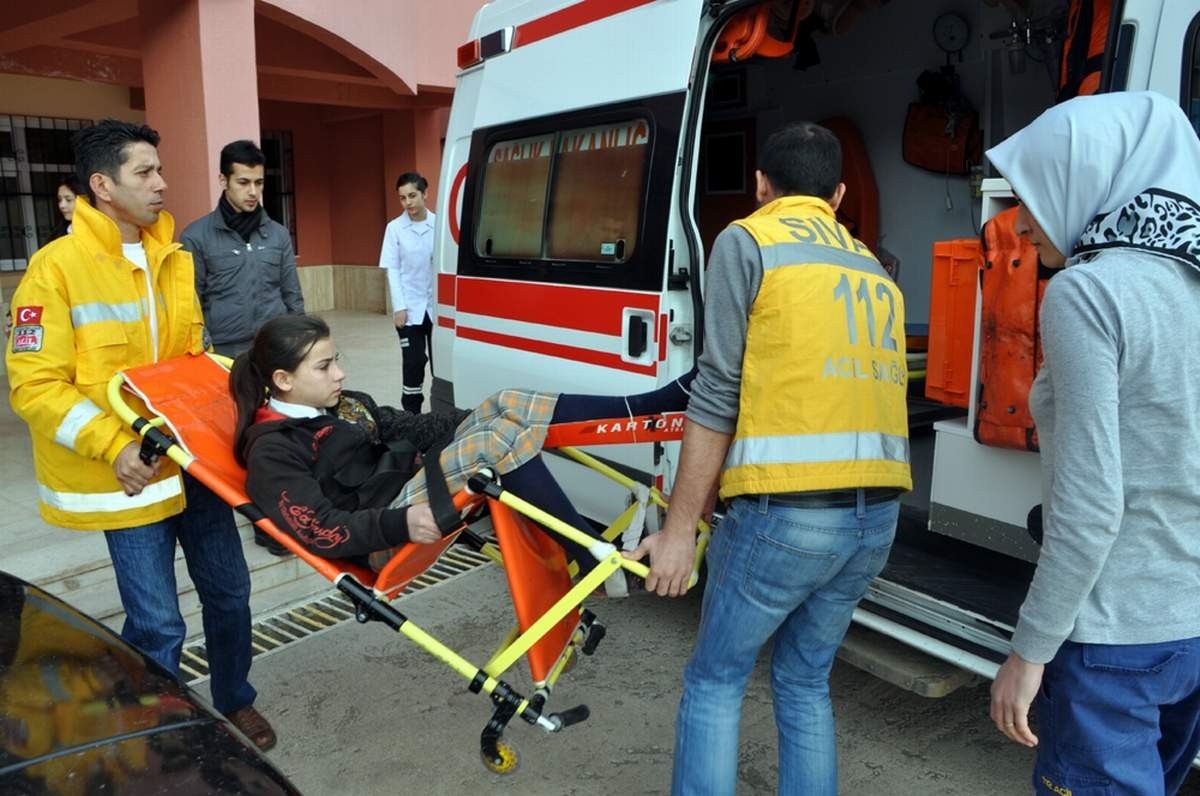 Okul Bahçesinde Oynarken Düşen Çocuk Yaralandı