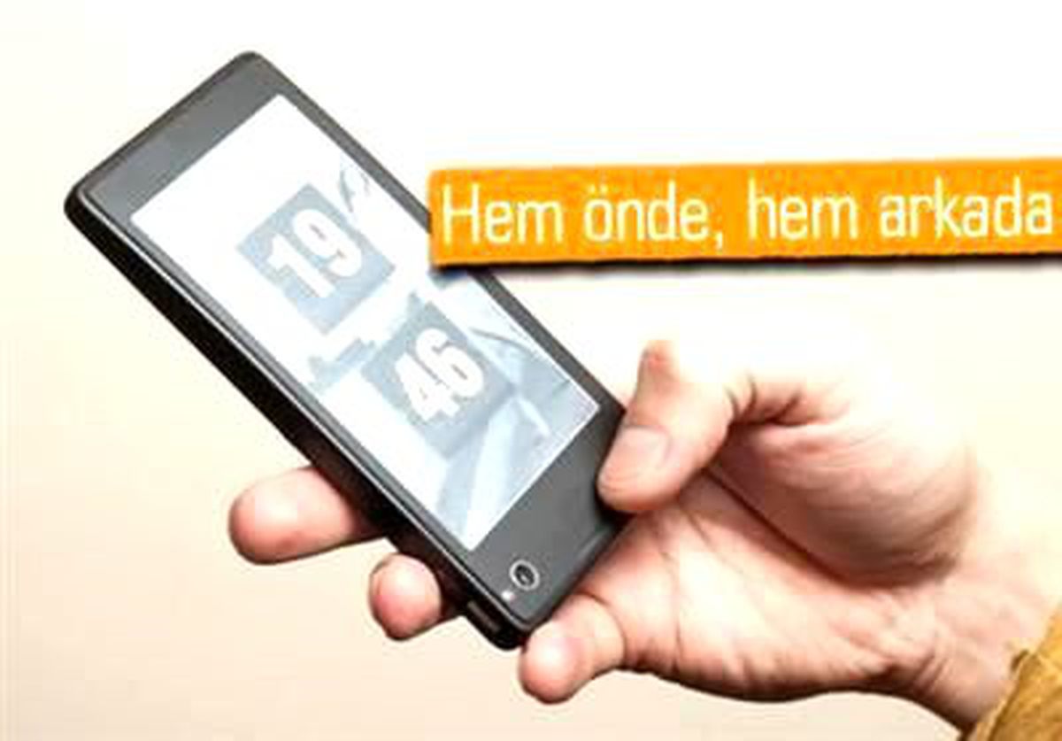 Rusya\'dan Çift Ekranlı Akıllı Telefon