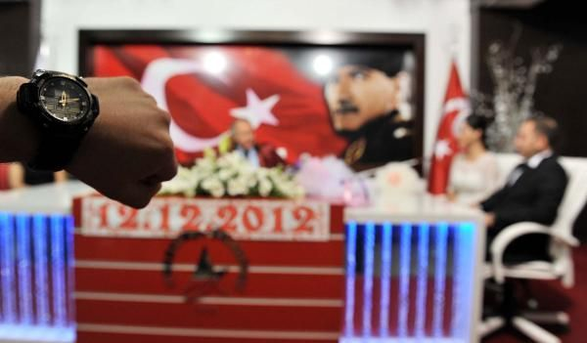 Saat "12.12"De Dünya Evine Girdiler