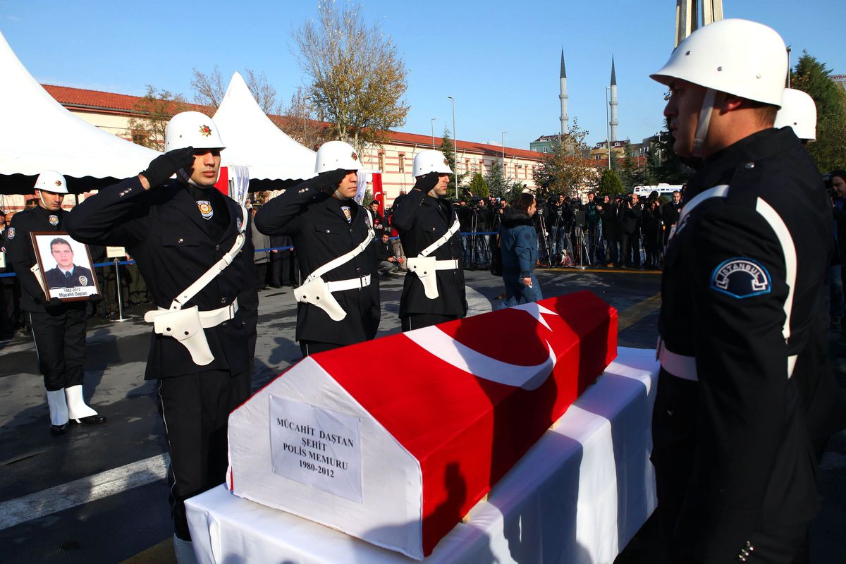 Şehit Polis İçin Tören
