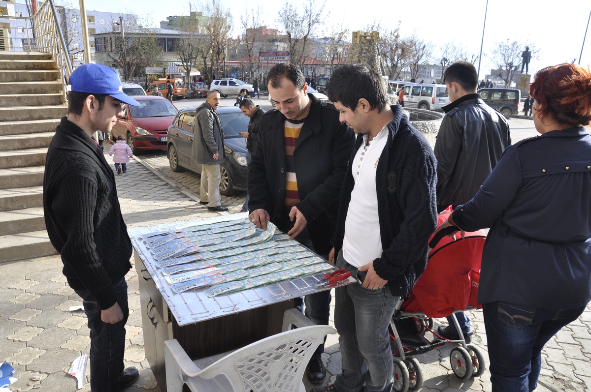 Şırnaklı Vatandaşlardan Milli Piyangoya İlgi