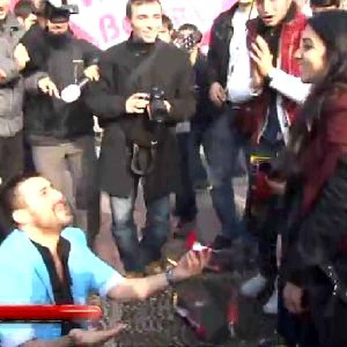 Taksim\'de 5 Bin Liralık Evlenme Teklifi