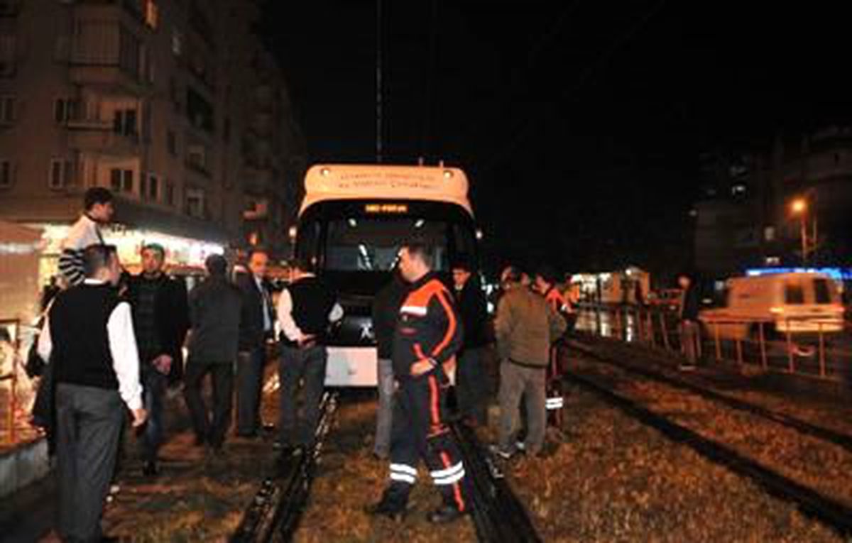 Tramvayın Altında Kaldı