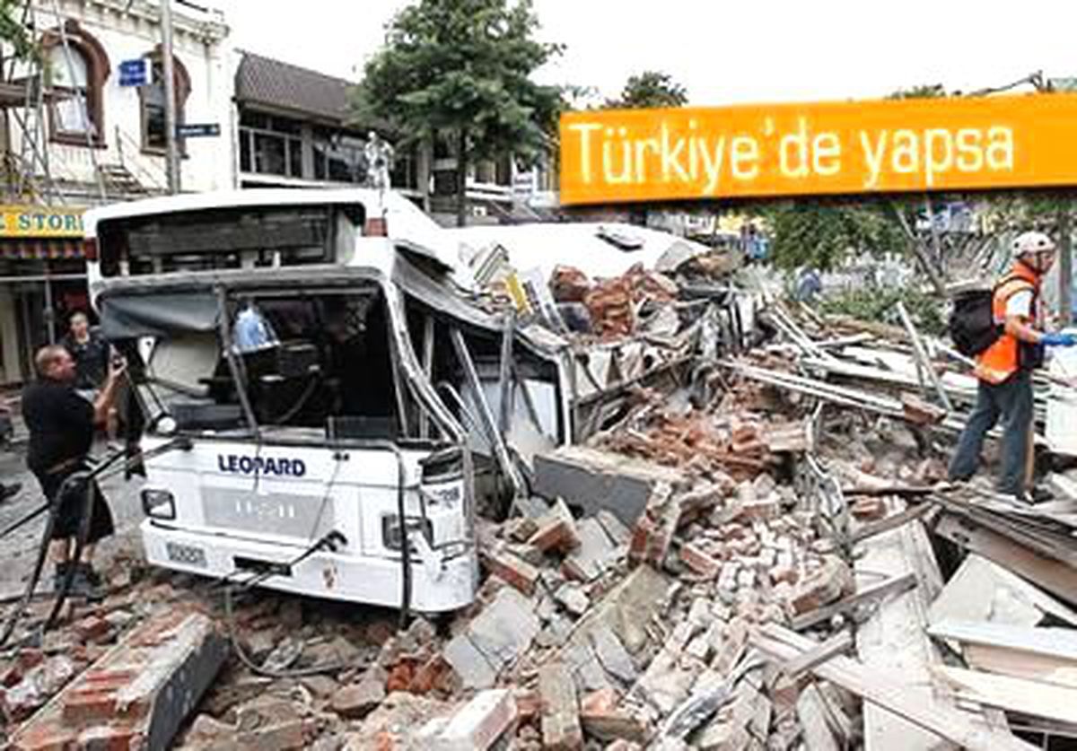 Twitter\'da Deprem Şakası, Okula Özür Diletti