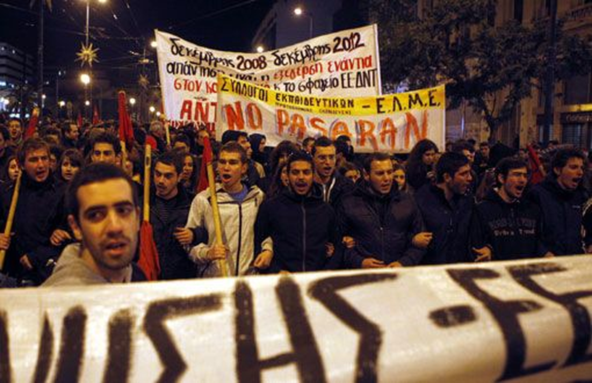Yunanistan\'da İşten Çıkarmalara Tepkiler Sürüyor