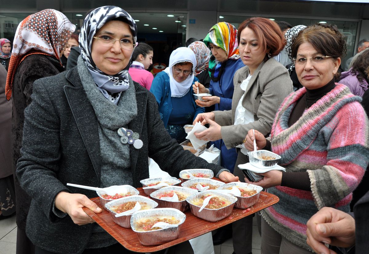 AK Parti Erdemli İlçe Teşkilatı\'ndan Aşure Etkinliği