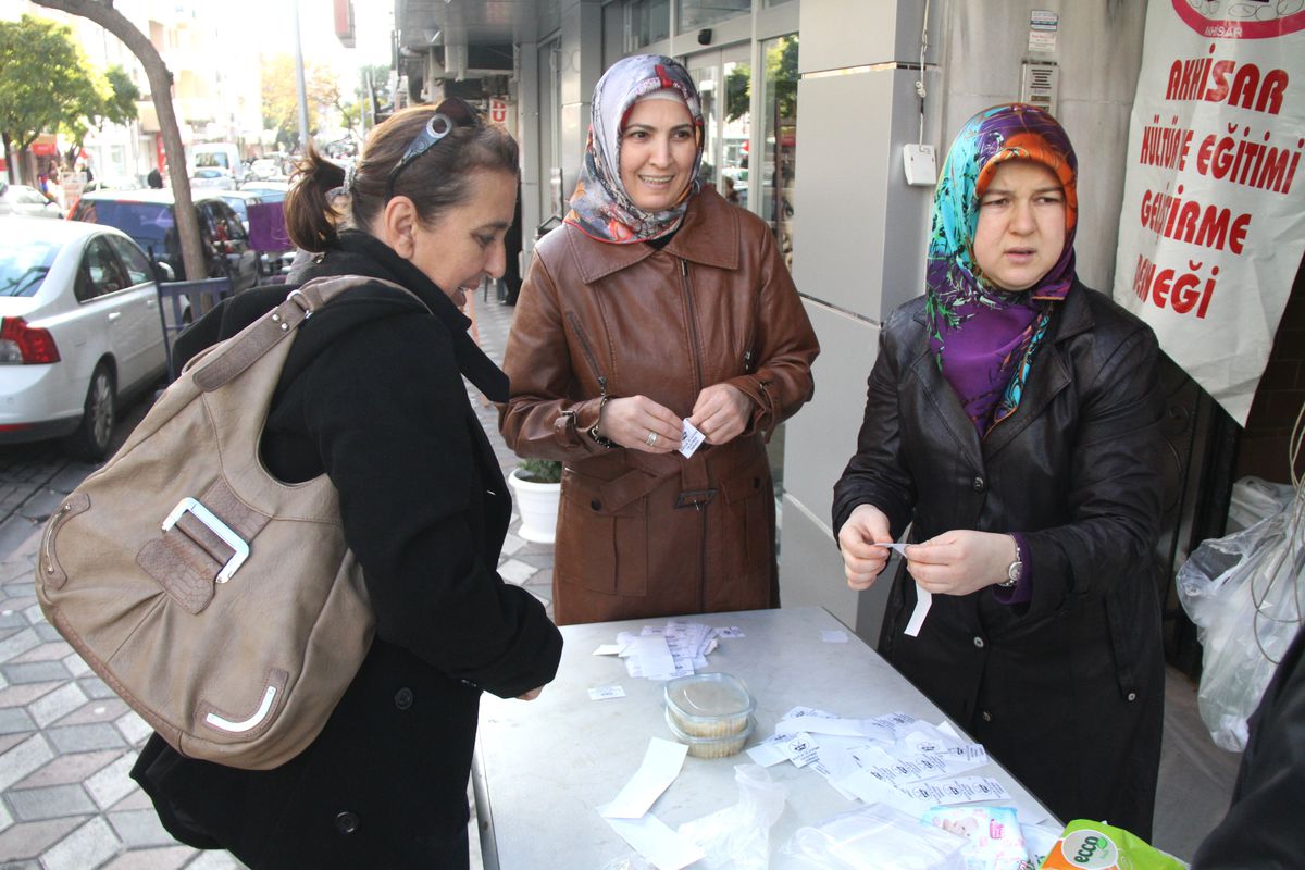 Akhisar Eğitim ve Kültür Derneği\'nden Aşure Etkinliği