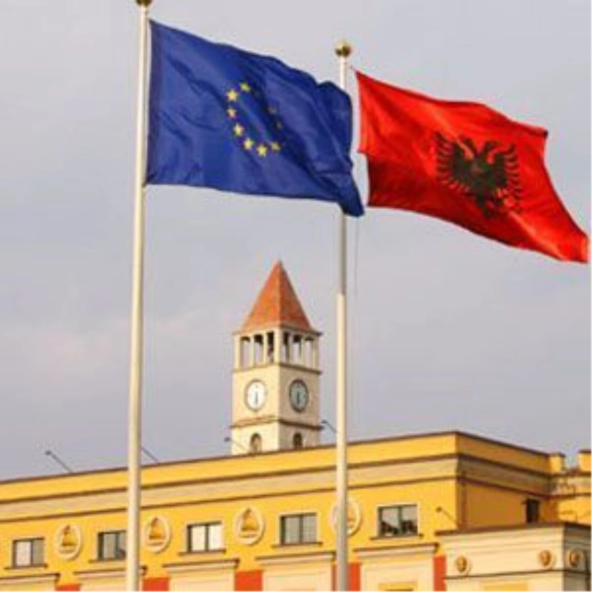 Arnavutluk\'un AB\'ye Aday Ülke Statüsü Üçüncü Kez Reddedildi